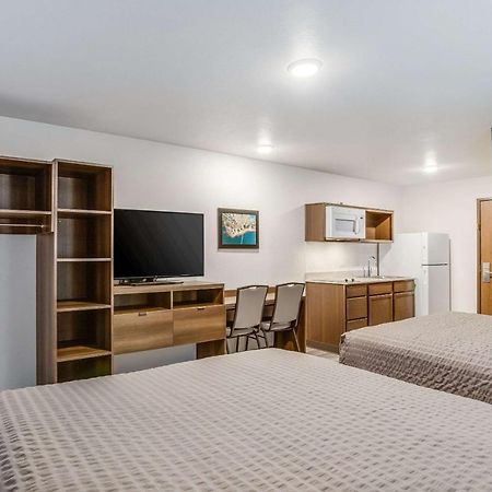 Woodspring Suites Detroit 法明顿山 外观 照片
